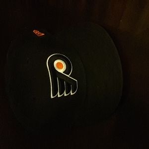 NHL Philadelphia Flyers Fitted Cap